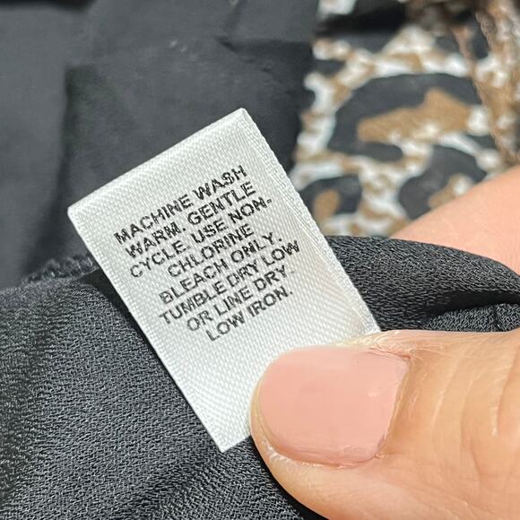 Cato Women's Plus Leopard Bell 3/4 Sleeve Angled V-Neck Blouse Size 14/16W - Picture 5 of 7